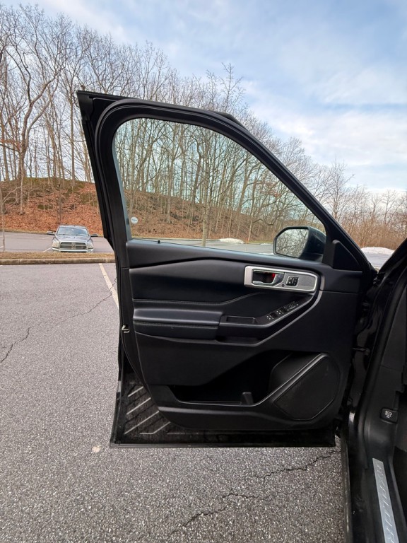 2020 Ford Explorer Image 13