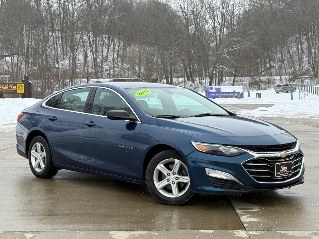 2019 Chevrolet Malibu Image 2