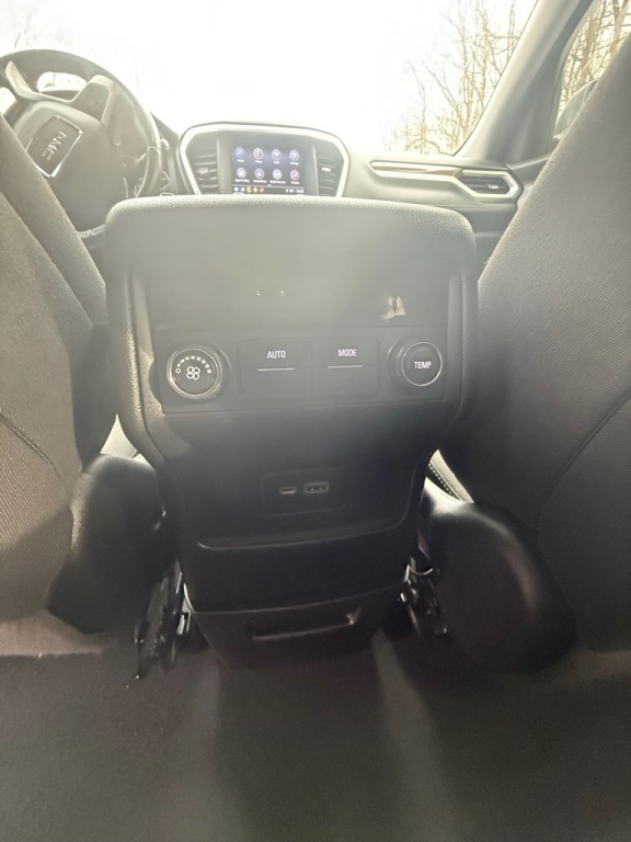 2020 GMC Acadia Image 16