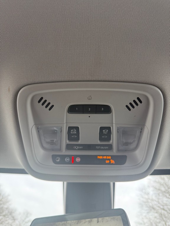 2020 Chevrolet Traverse Image 11