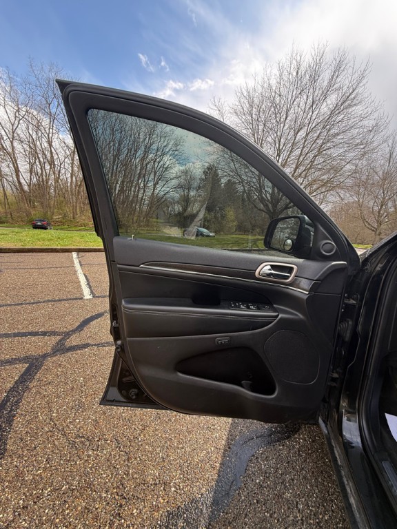 2017 Jeep Grand Cherokee Image 12