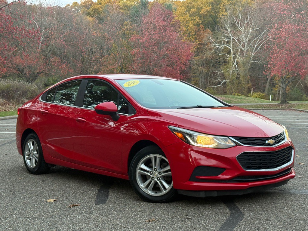 2016 Chevrolet Cruze Image 2