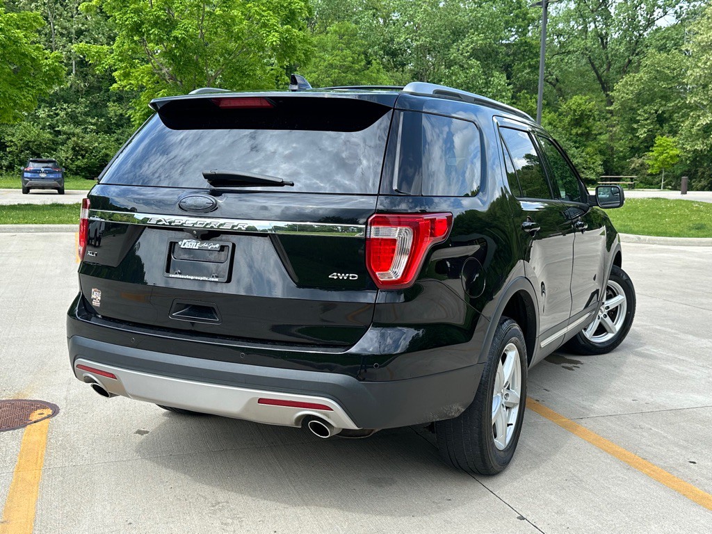 2017 Ford Explorer Image 4