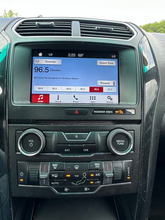 2017 Ford Explorer Image 8