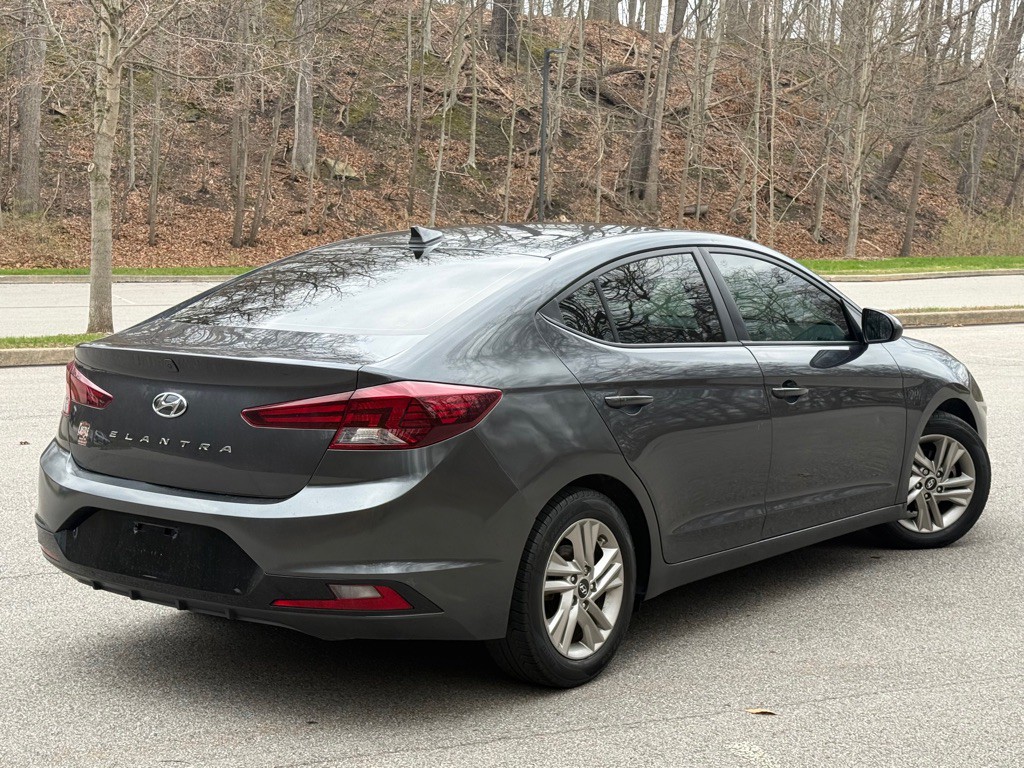 2020 Hyundai Elantra Image 3