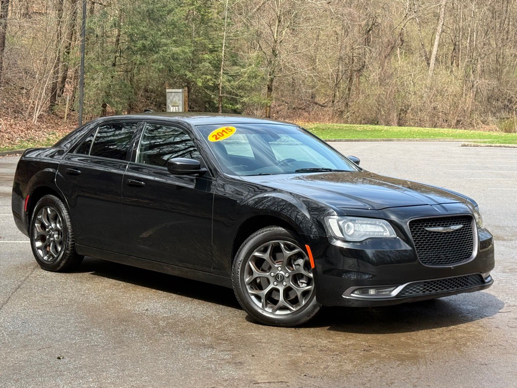 2015 Chrysler 300 Image 2
