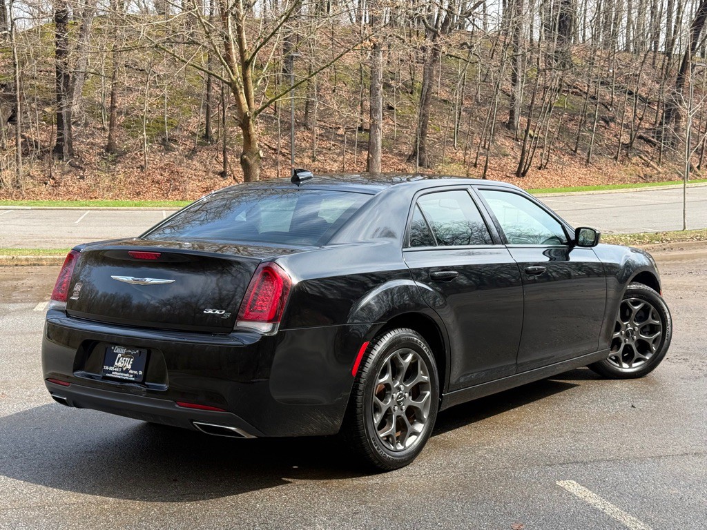 2015 Chrysler 300 Image 3