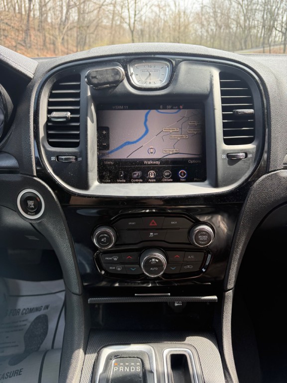 2015 Chrysler 300 Image 6