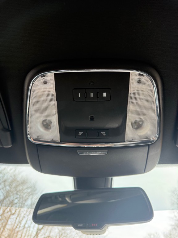 2015 Chrysler 300 Image 8