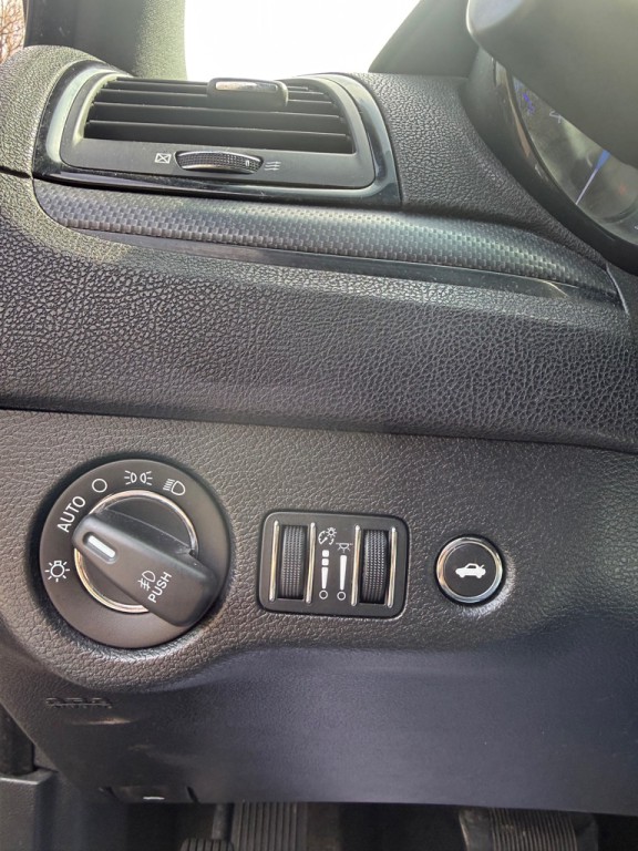 2015 Chrysler 300 Image 10