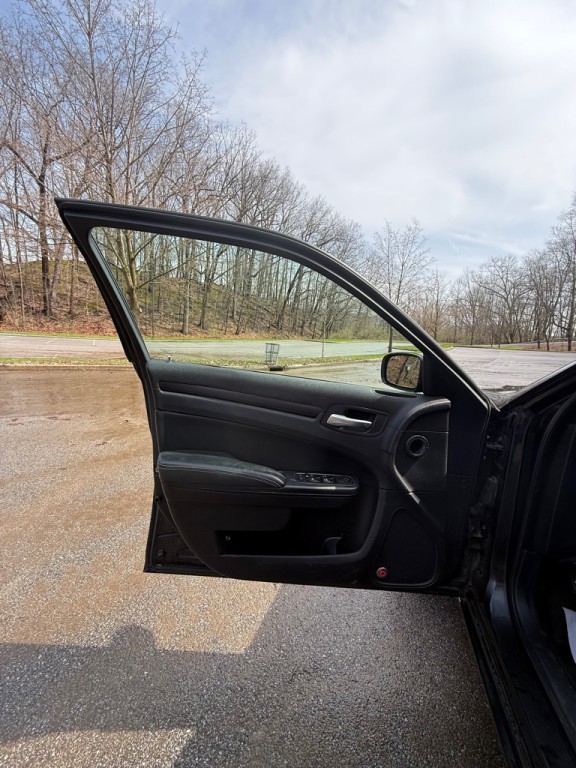 2015 Chrysler 300 Image 11