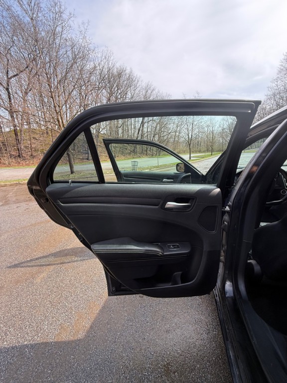 2015 Chrysler 300 Image 12