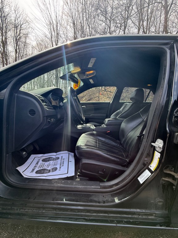 2015 Chrysler 300 Image 14