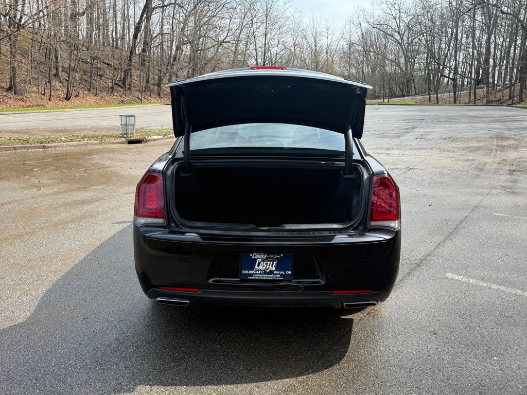 2015 Chrysler 300 Image 15