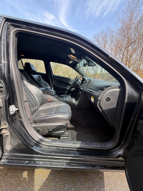 2015 Chrysler 300 Image 18