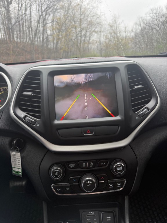 2015 Jeep Cherokee Image 9