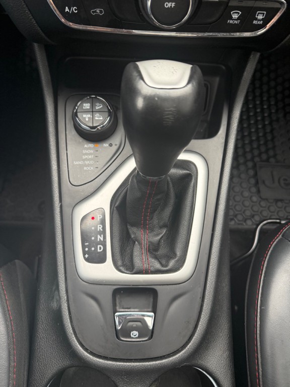 2015 Jeep Cherokee Image 10