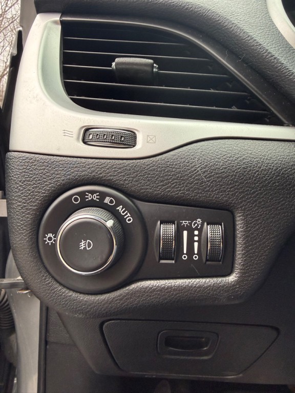 2015 Jeep Cherokee Image 14