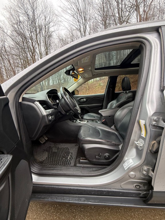 2015 Jeep Cherokee Image 16