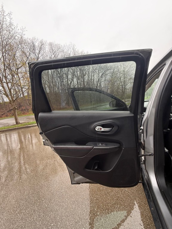 2015 Jeep Cherokee Image 18