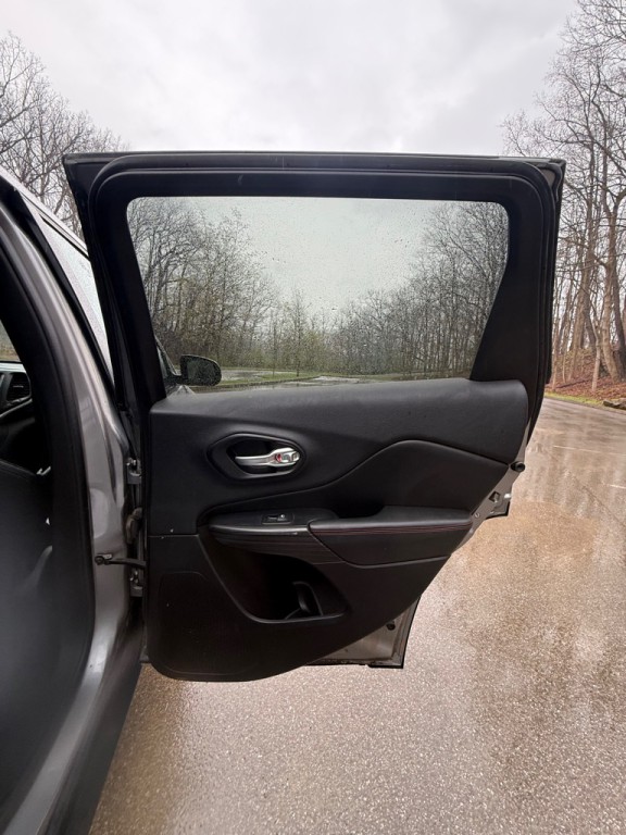 2015 Jeep Cherokee Image 23