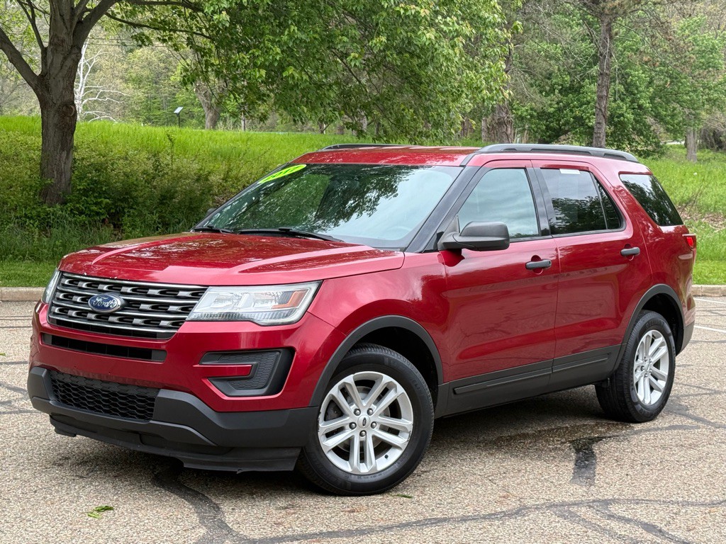 2017 Ford Explorer Image 2