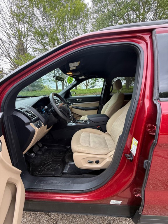 2017 Ford Explorer Image 12