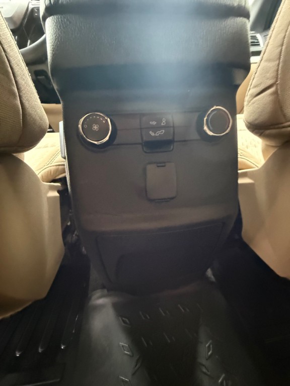 2017 Ford Explorer Image 16