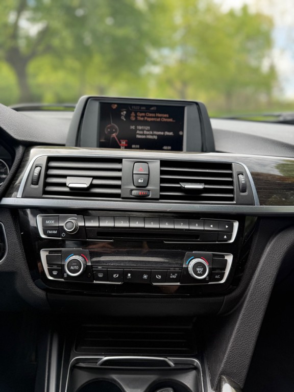 2016 BMW 3 Series Image 9
