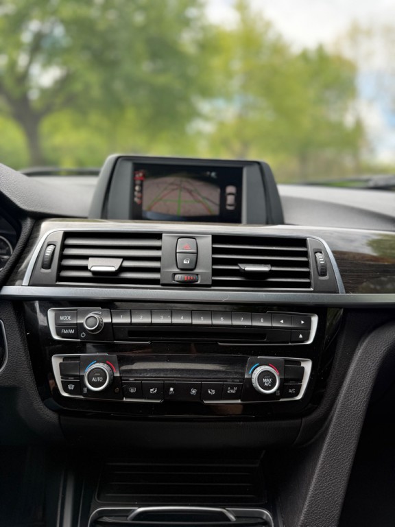 2016 BMW 3 Series Image 10