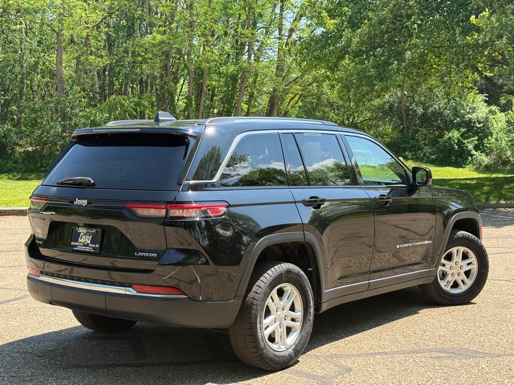 2022 Jeep Grand Cherokee Image 3