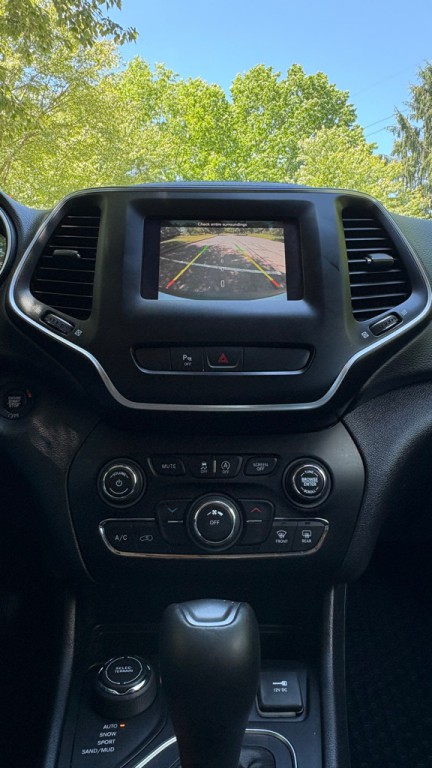 2019 Jeep Cherokee Image 11