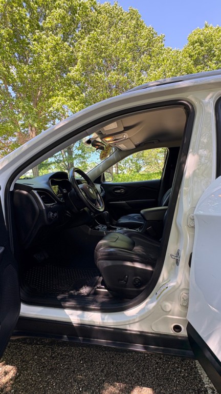 2019 Jeep Cherokee Image 12