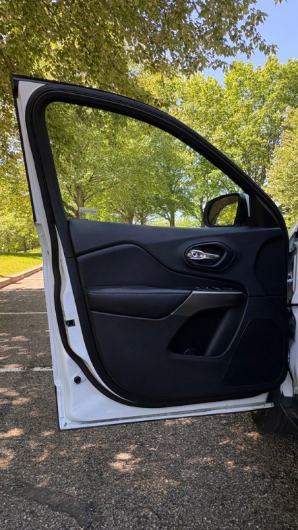 2019 Jeep Cherokee Image 14