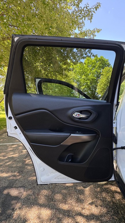 2019 Jeep Cherokee Image 15