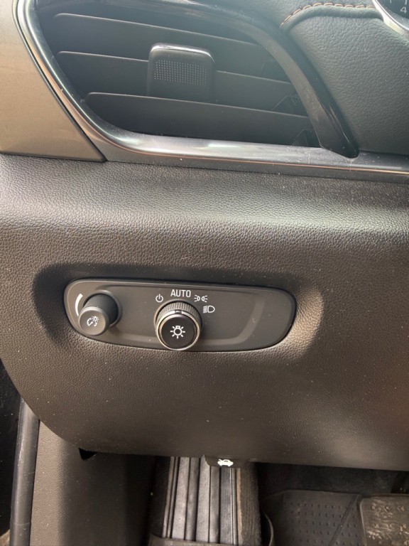 2021 Chevrolet Traverse Image 12
