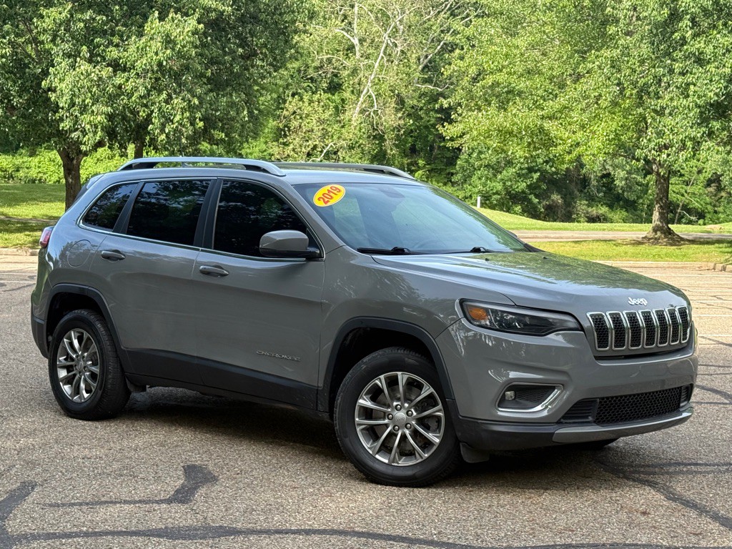 2019 Jeep Cherokee Image 2
