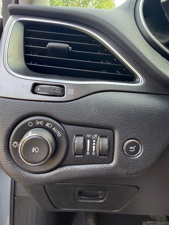 2019 Jeep Cherokee Image 11