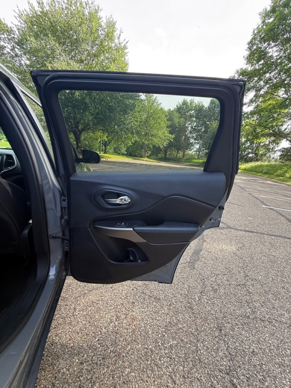 2019 Jeep Cherokee Image 19