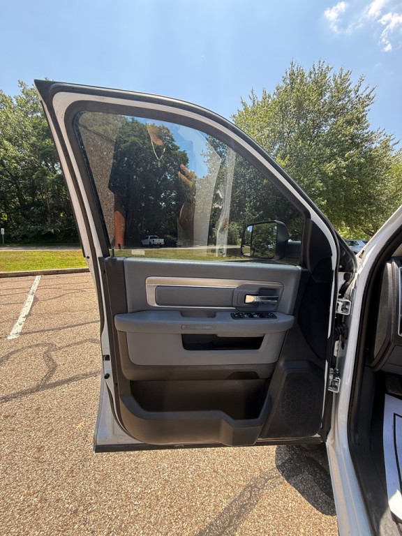 2017 RAM 1500 Image 12