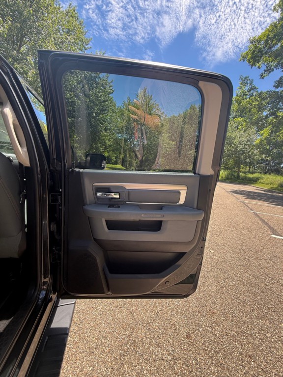 2016 RAM 1500 Image 16