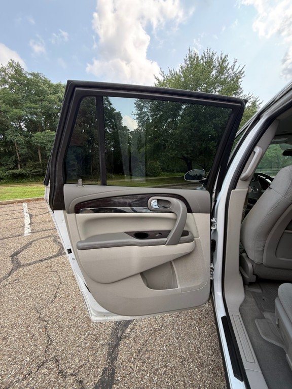 2017 Buick Enclave Image 14