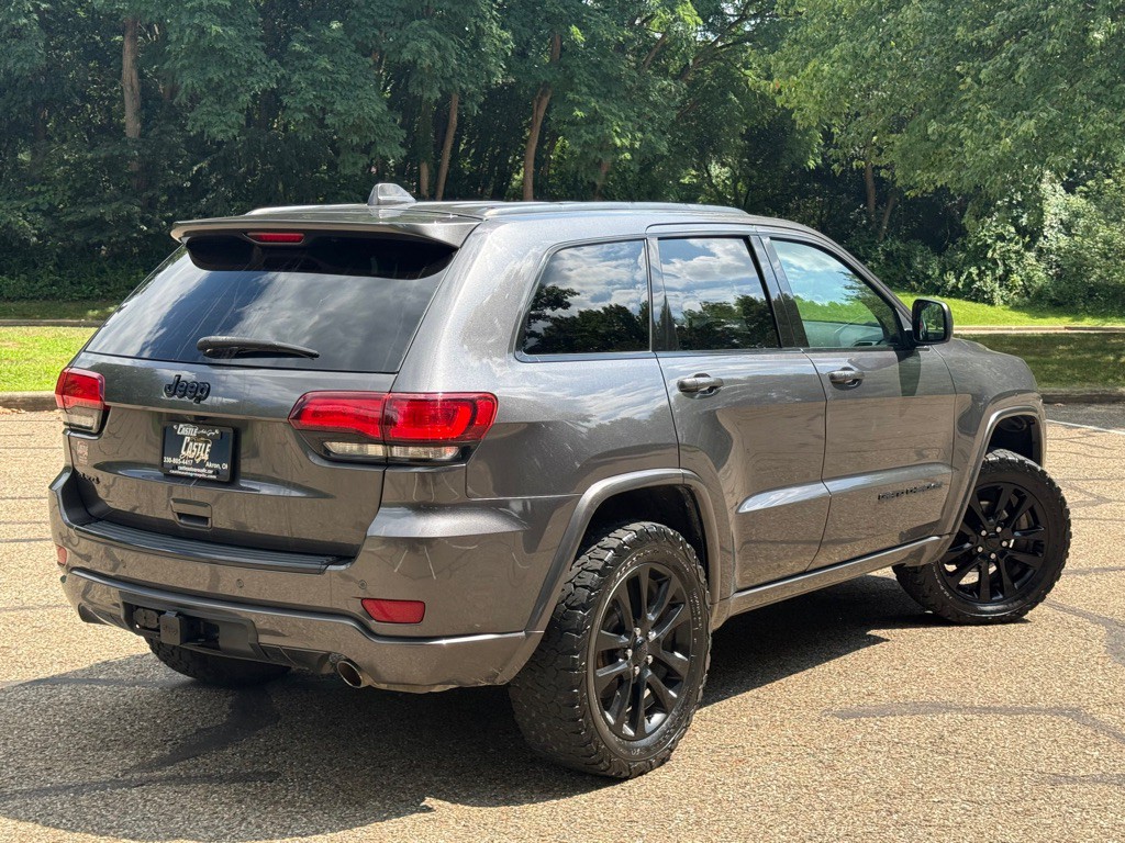 2017 Jeep Grand Cherokee Image 3