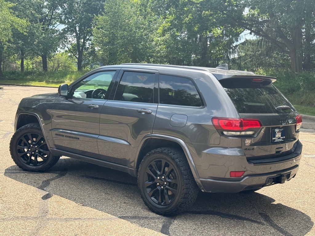 2017 Jeep Grand Cherokee Image 4