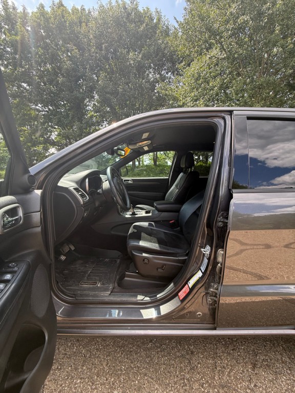 2017 Jeep Grand Cherokee Image 12