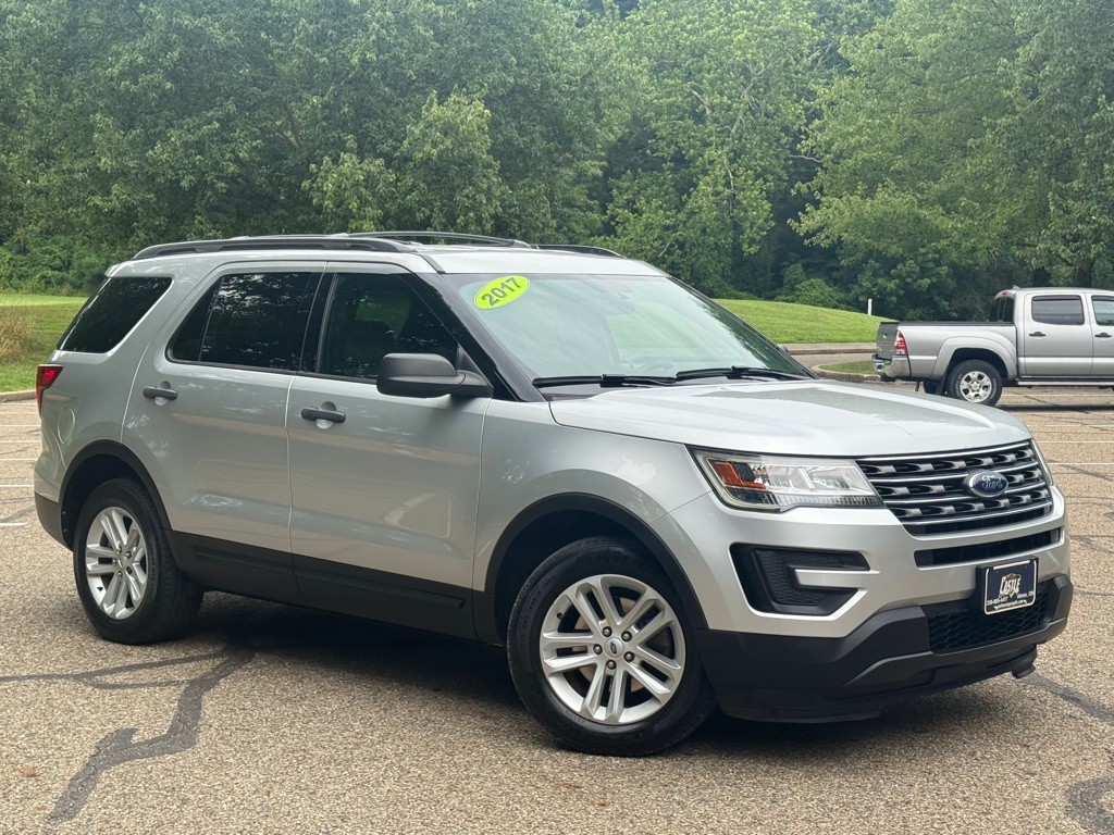 2017 Ford Explorer Image 2