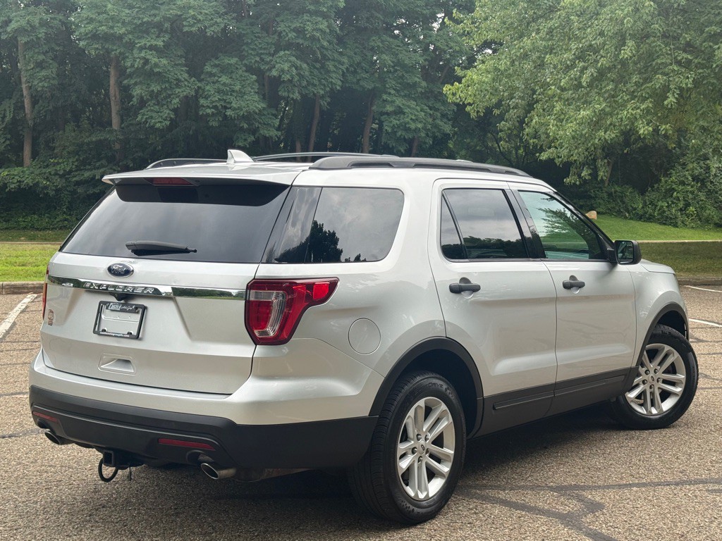 2017 Ford Explorer Image 4