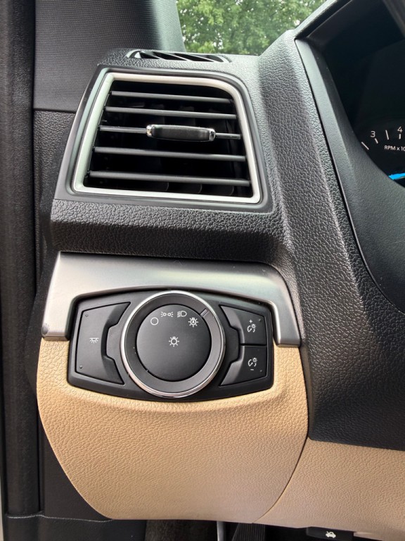 2017 Ford Explorer Image 11