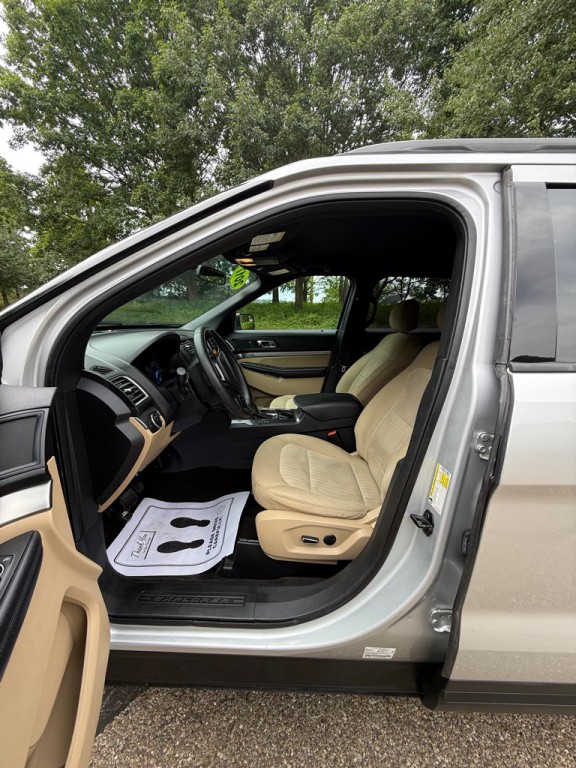 2017 Ford Explorer Image 12