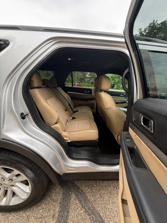 2017 Ford Explorer Image 19